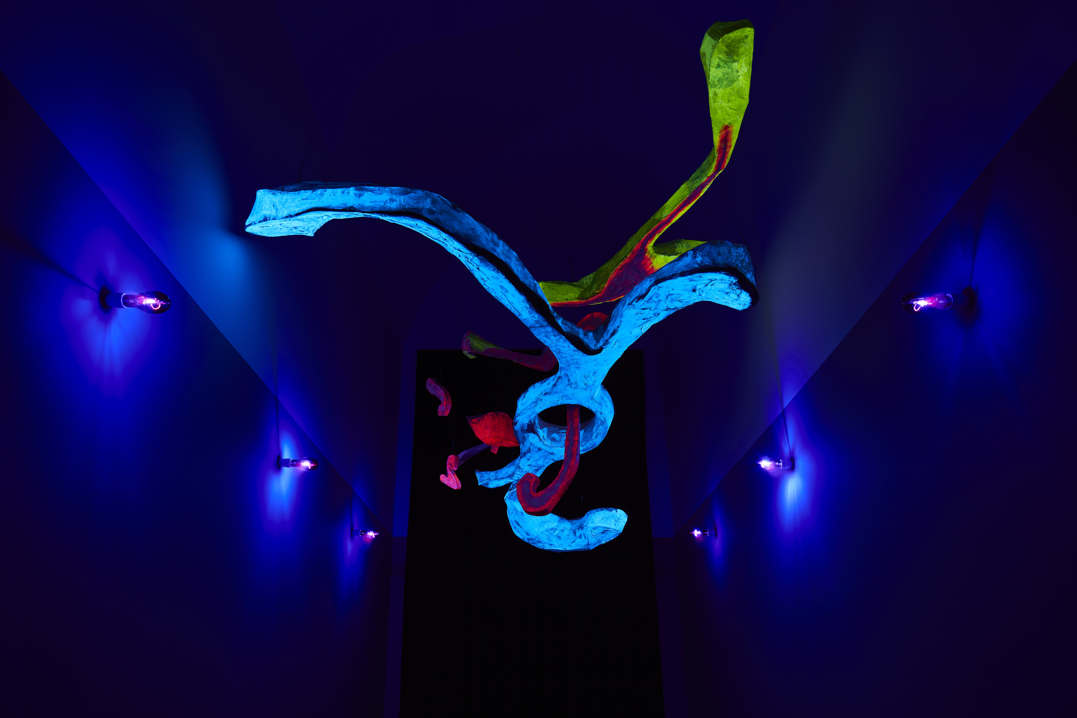 Lucio Fontana, Ambiente spaziale a luce nera, 1949